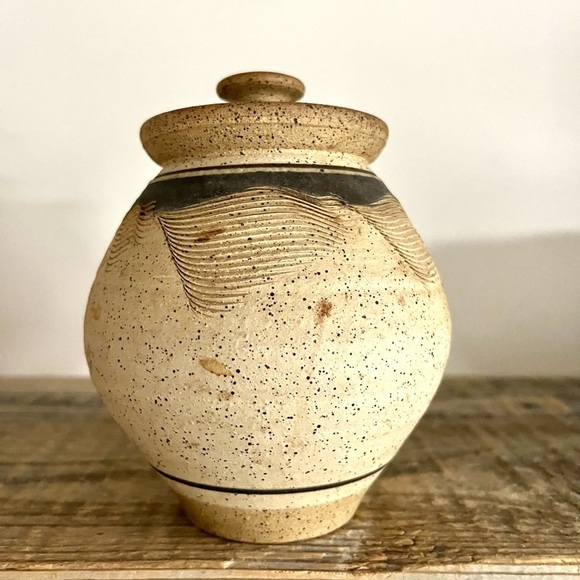 Speckled Cream Ceramic Art Vase - Picture 1 of 7